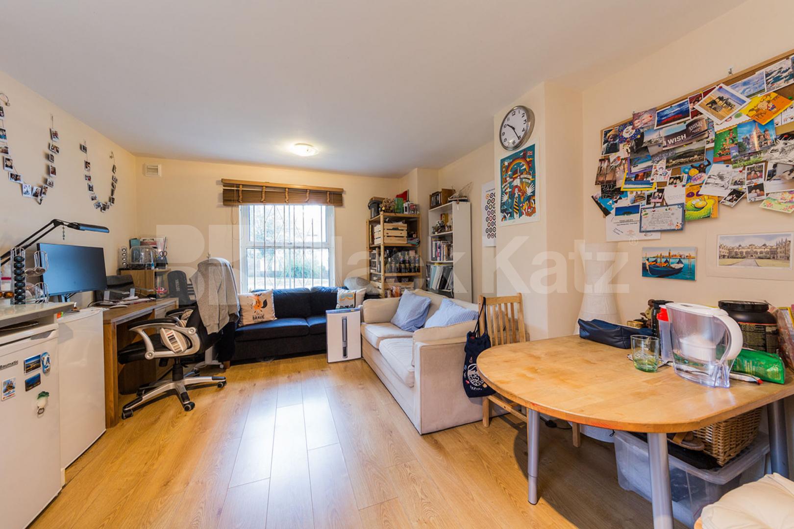 modern 1 bedroom property with access to communal gardens Hillmarton Road, Islington / Caledonian Road